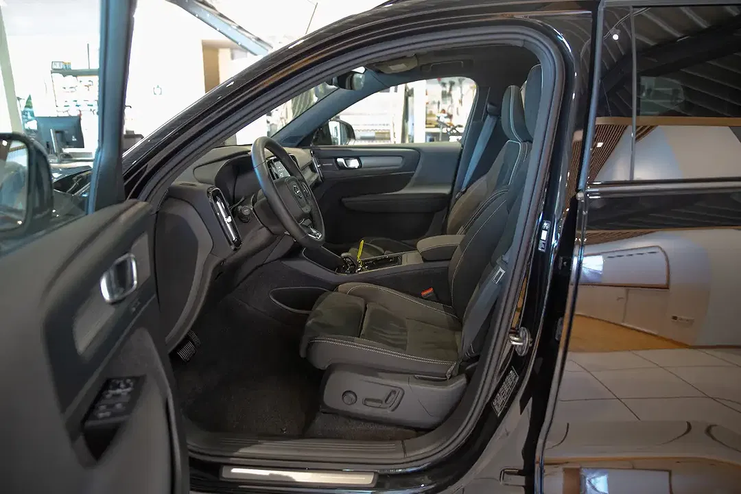 Volvo EX40 Single Motor Ultra Black Edition - Thumbnail 9
