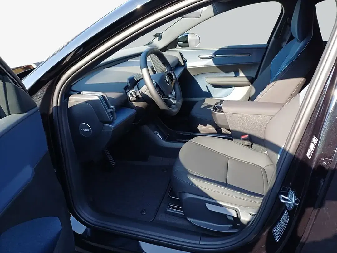 Volvo EX30 Extended Range Edition - Thumbnail 10