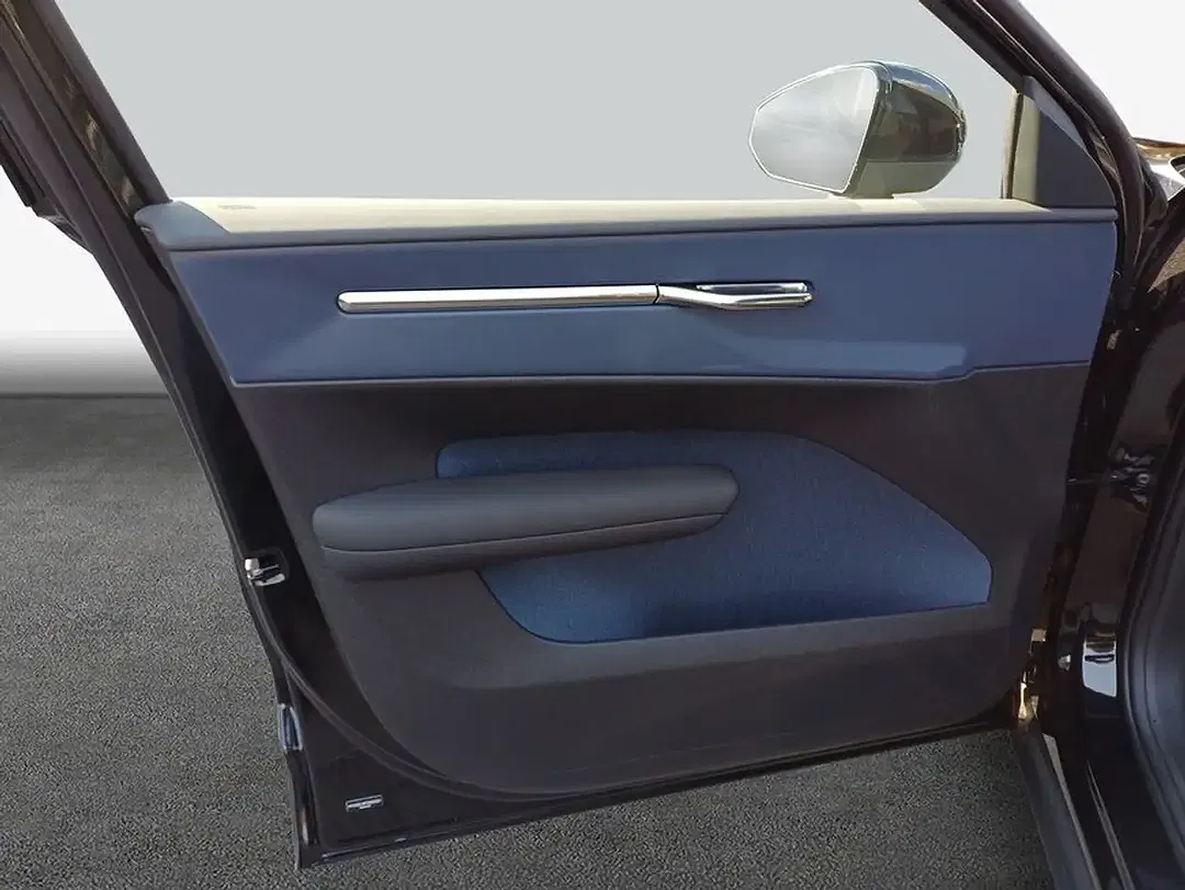 Volvo EX30 Extended Range Edition - Thumbnail 16