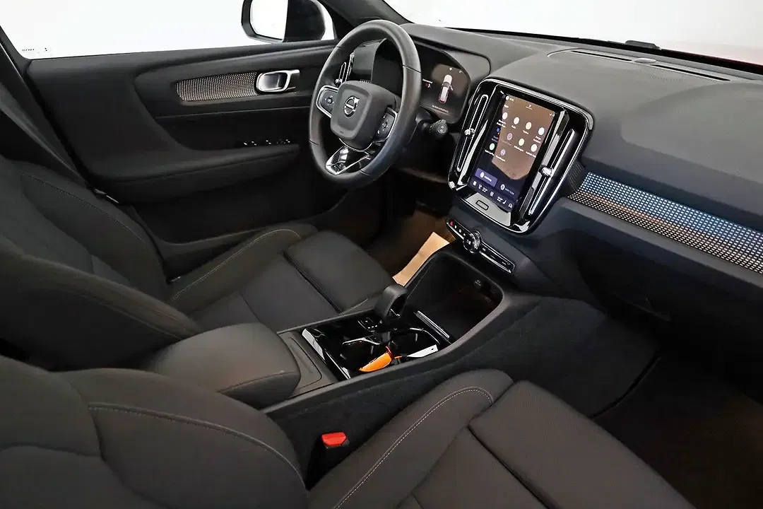 Volvo XC40 Recharge Plus - Thumbnail 3