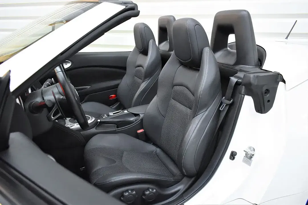 Nissan 370Z - Thumbnail 11