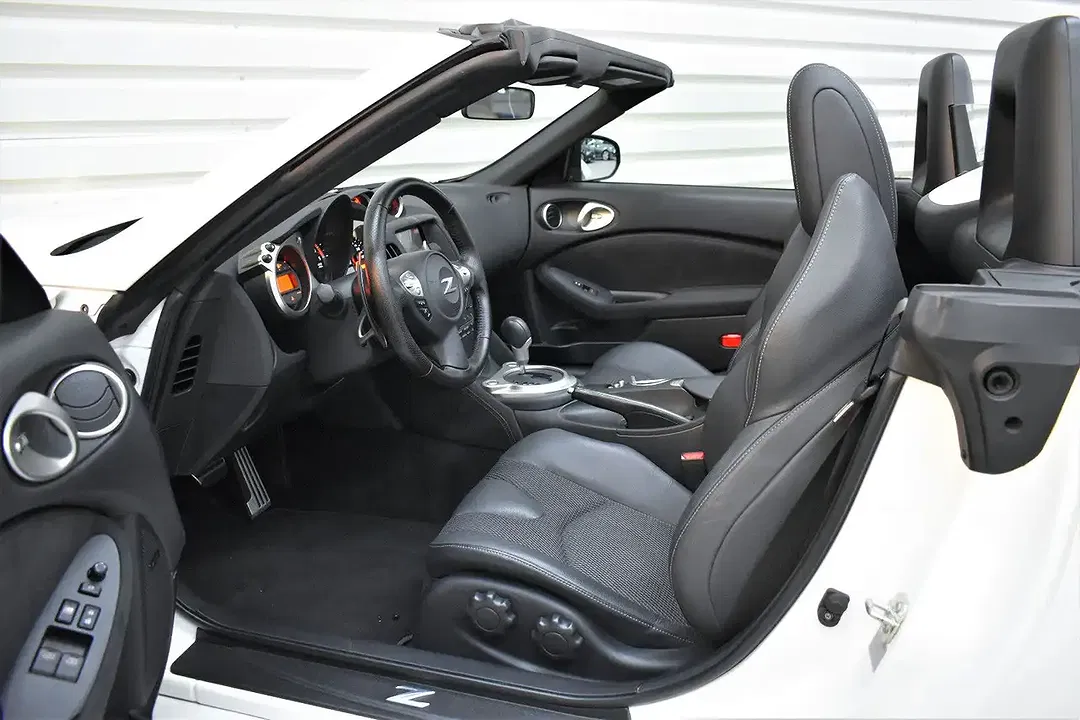 Nissan 370Z - Thumbnail 12