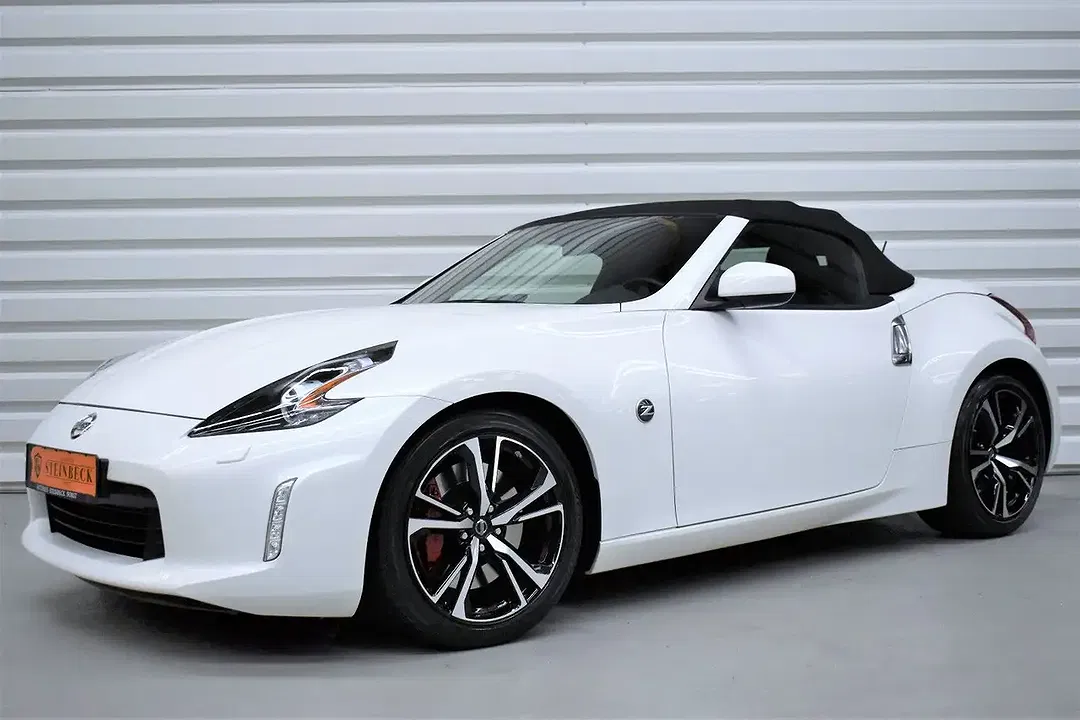 Nissan 370Z - Thumbnail 3