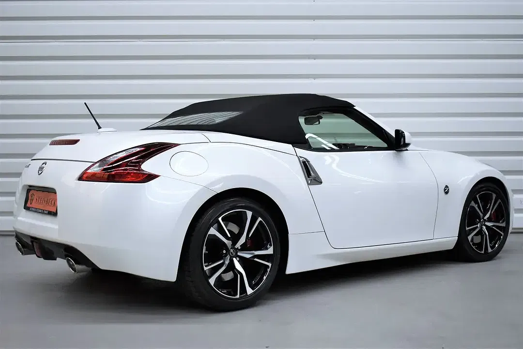 Nissan 370Z - Thumbnail 4