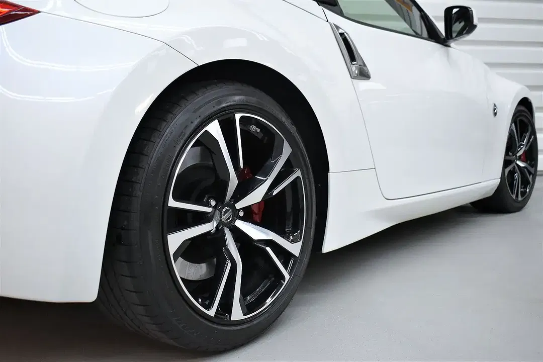 Nissan 370Z - Thumbnail 8