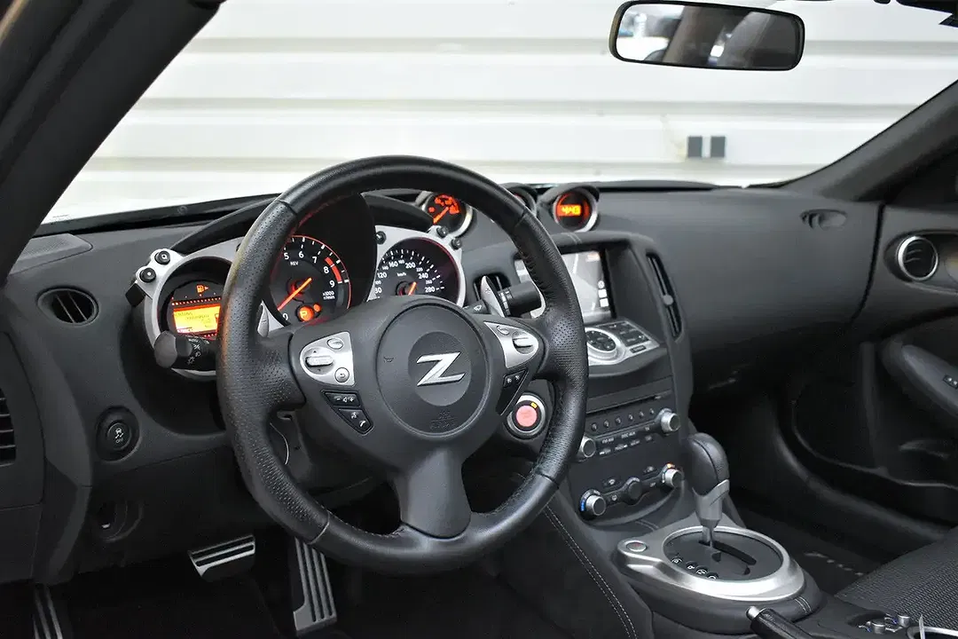 Nissan 370Z - Thumbnail 9