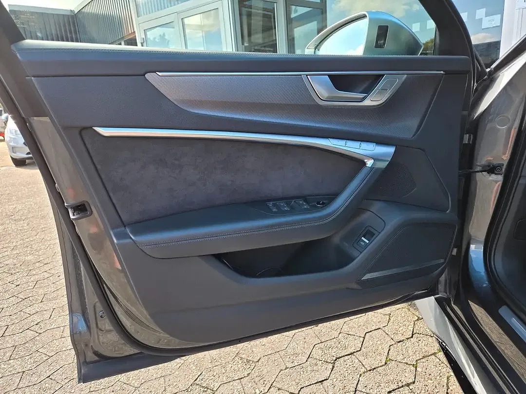 Audi RS6 - Thumbnail 11