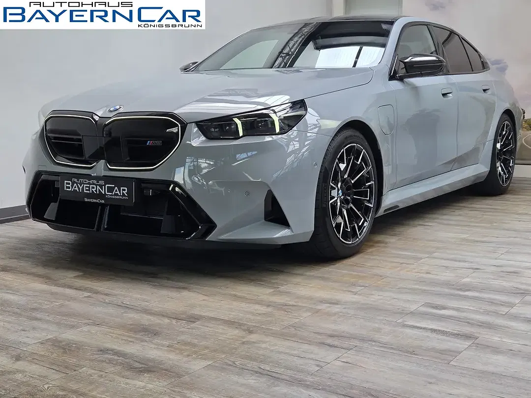 BMW M5 - foto 1