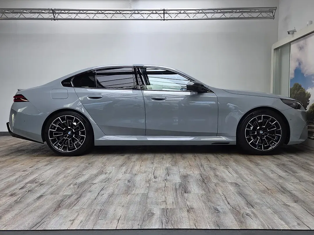 BMW M5 - Thumbnail 5