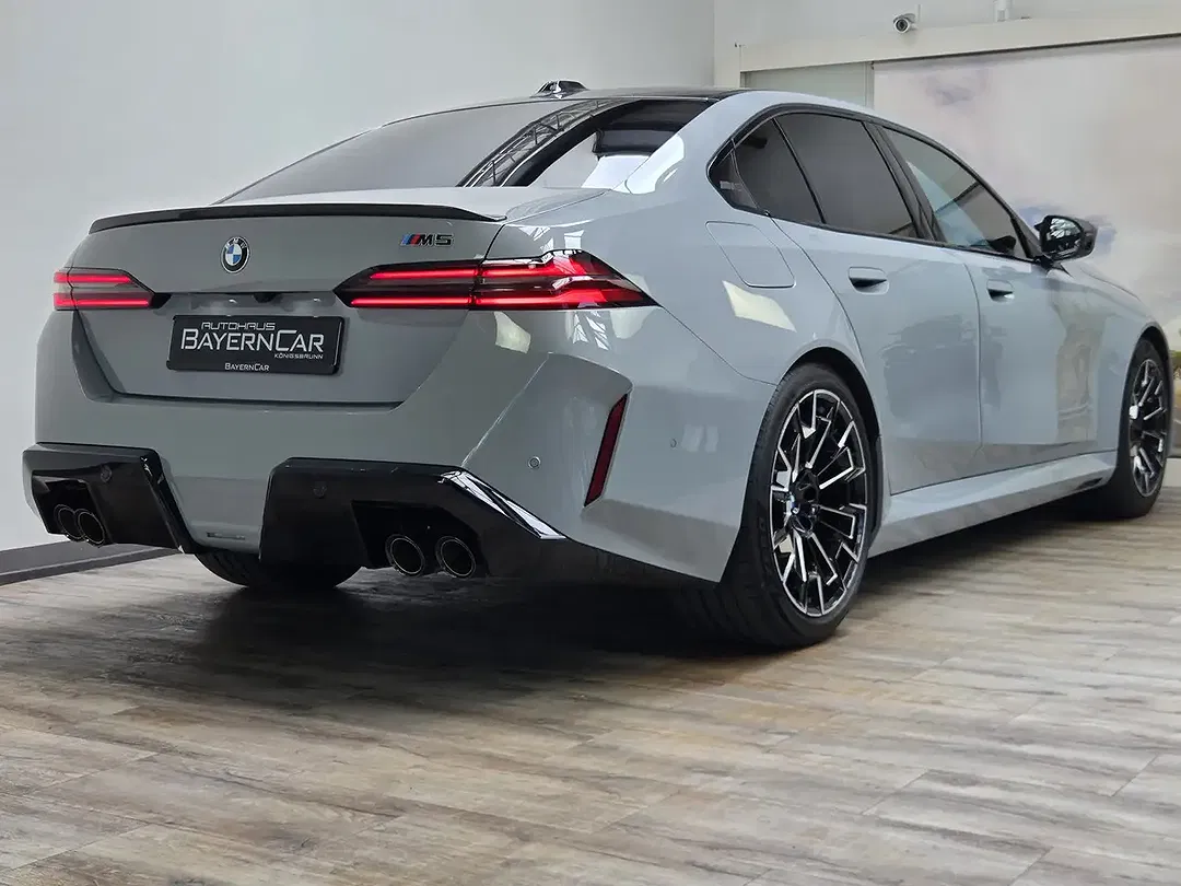 BMW M5 - Thumbnail 7