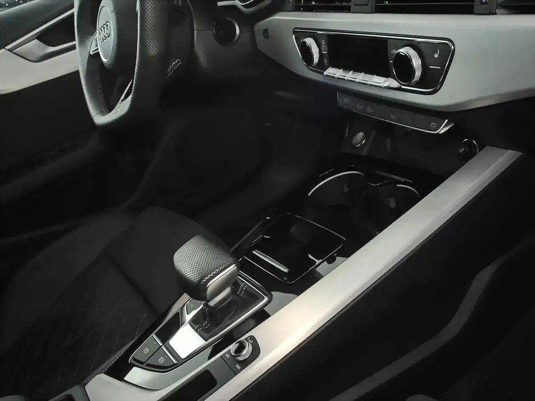 Audi A4 40 TFSI quattro Avant S line - Thumbnail 6
