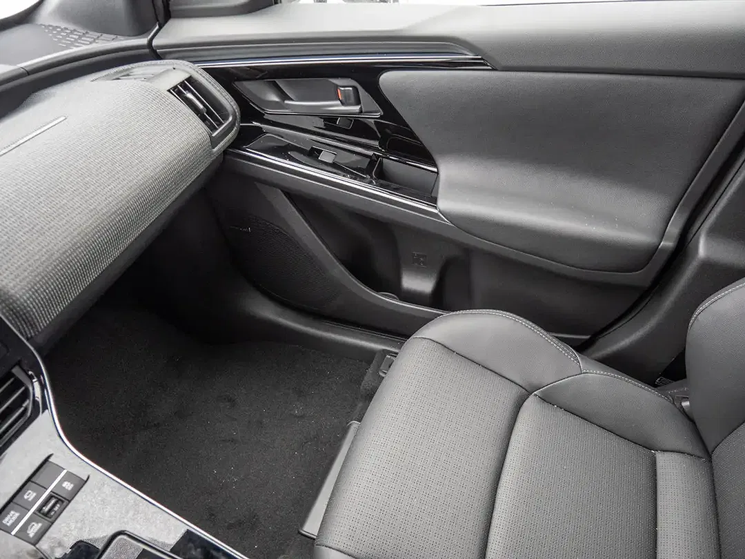 Subaru Solterra Platinum Plus - Thumbnail 12