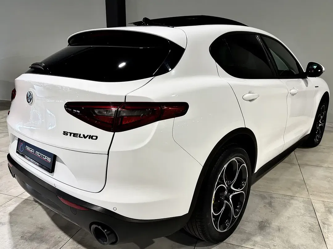 Alfa Romeo Stelvio 2.2 JTD - Thumbnail 4