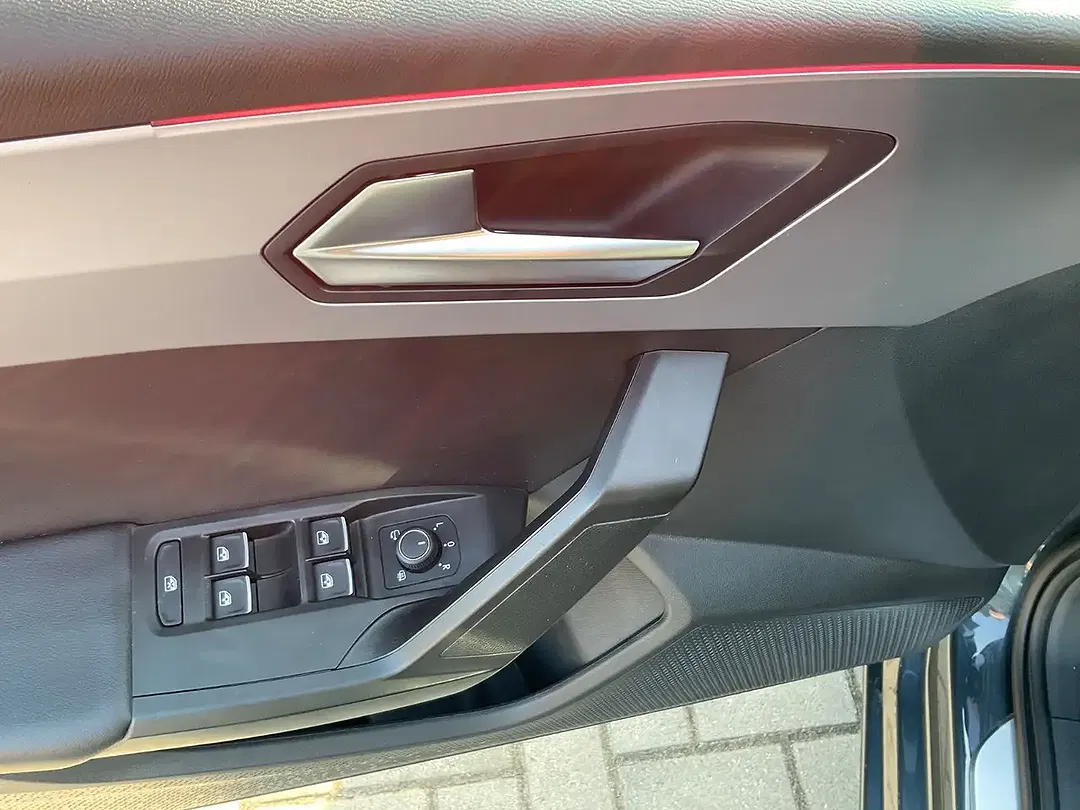 SEAT Leon 1.5 eTSI DSG FR - Thumbnail 18
