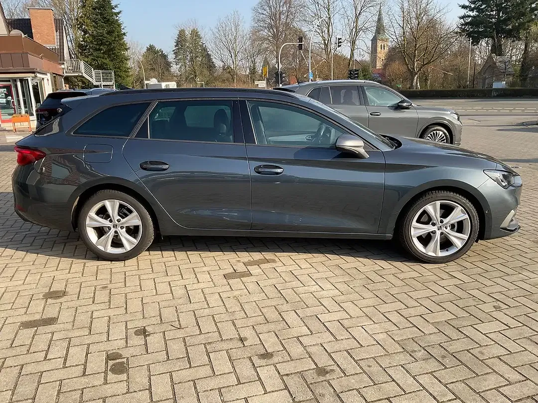 SEAT Leon 1.5 eTSI DSG FR - Thumbnail 4