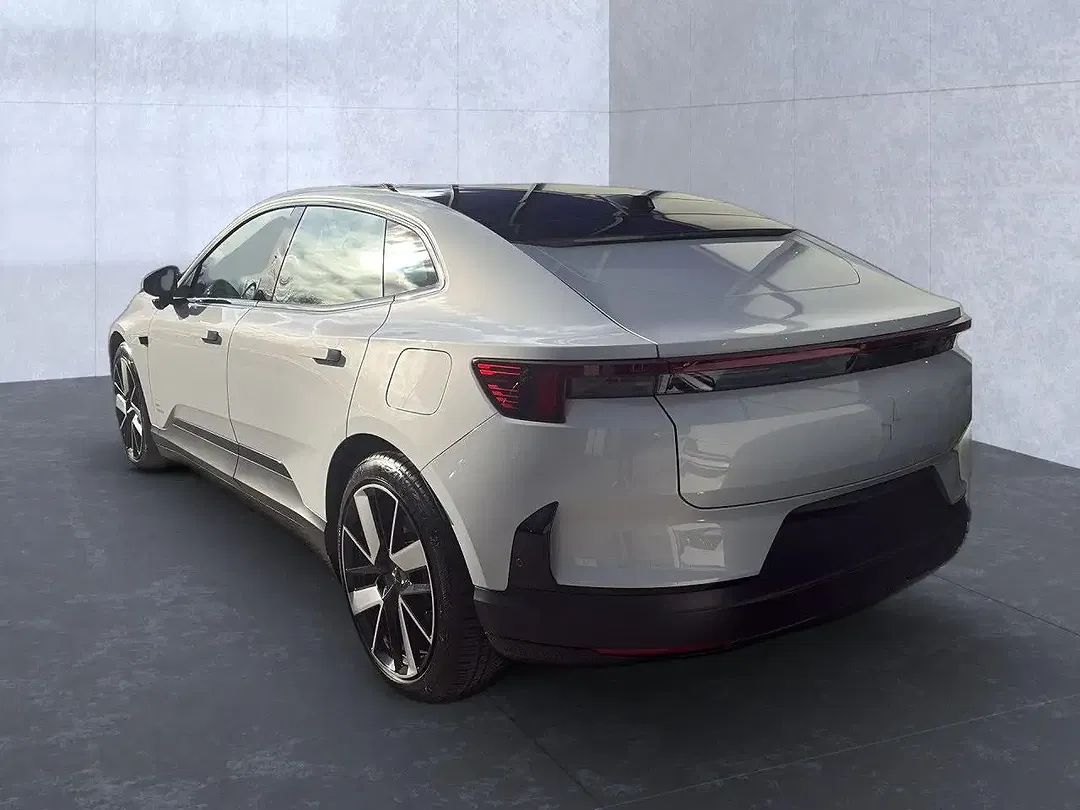 Polestar 4 Long Range - Thumbnail 3