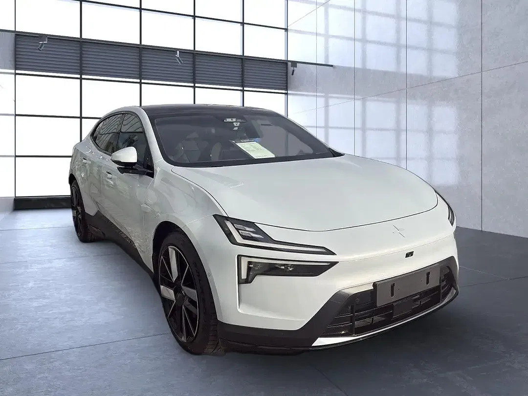 Polestar 4 Long Range - Thumbnail 4