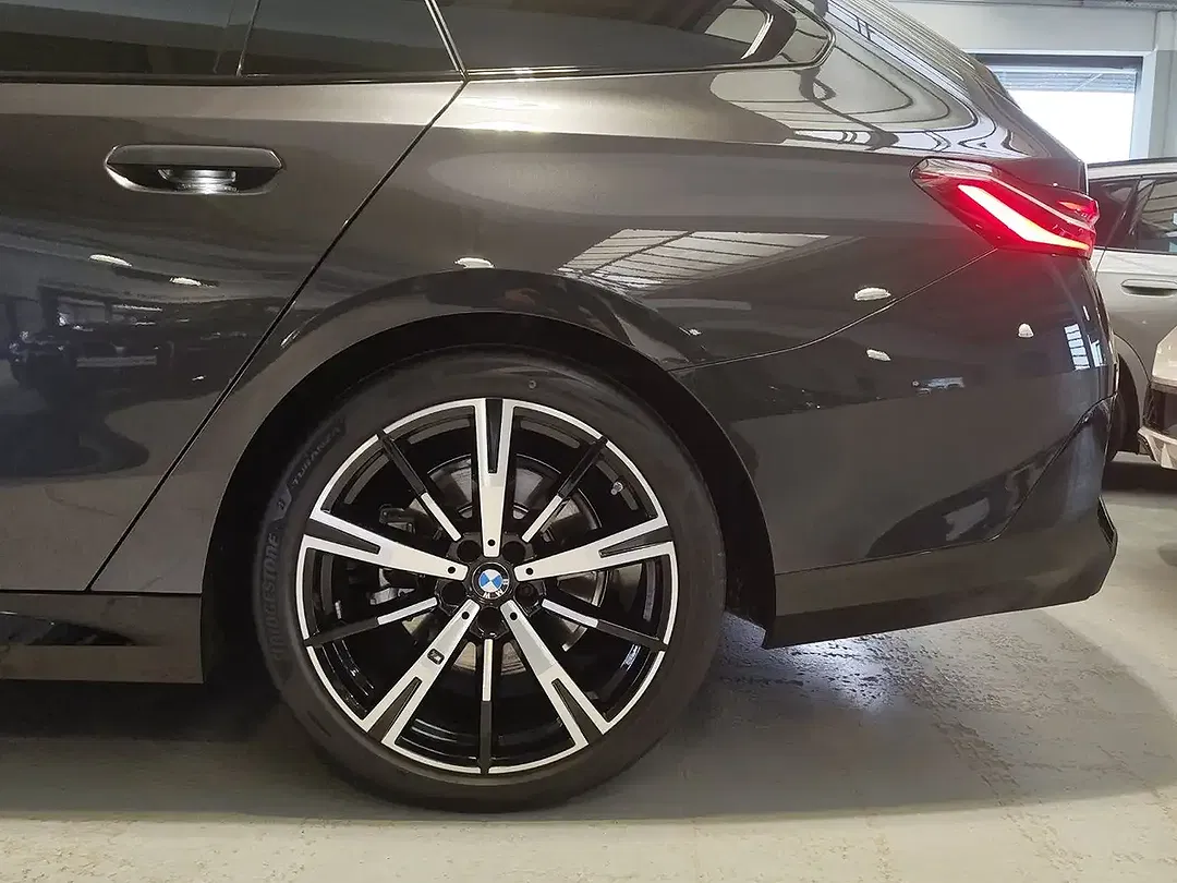 BMW 520 Touring M Sport - Thumbnail 11