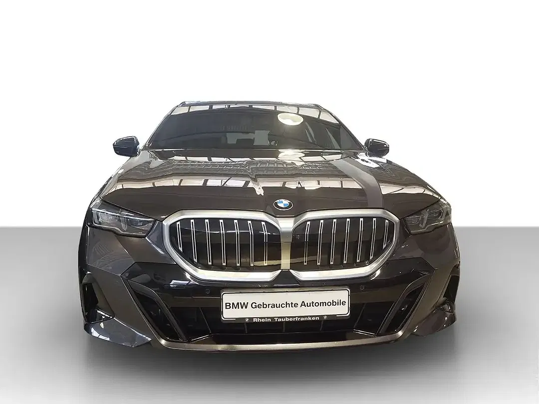 BMW 520 Touring M Sport - Thumbnail 2