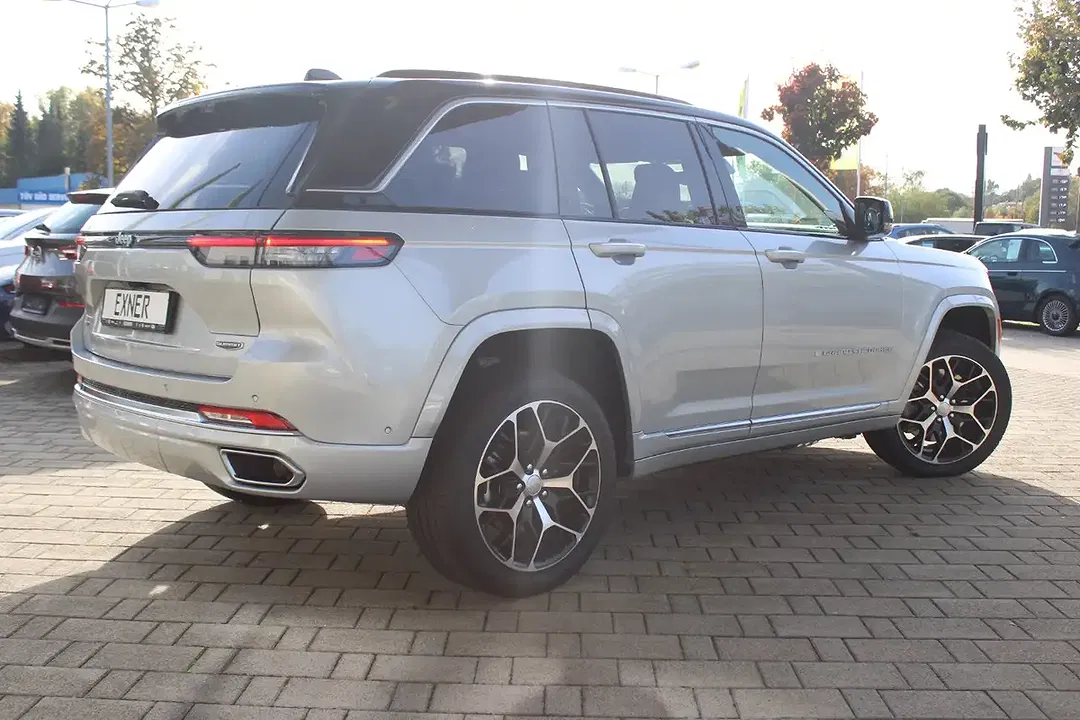 Jeep Grand Cherokee 4xe Summit - Thumbnail 3