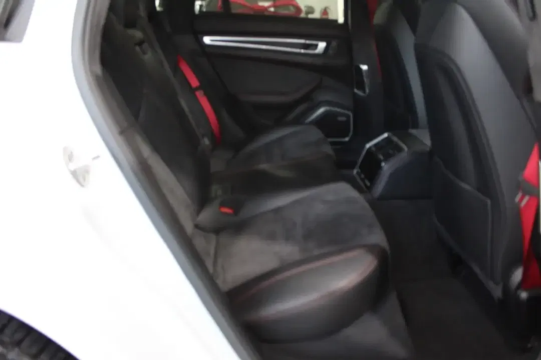 Porsche Panamera Sport Turismo GTS - Thumbnail 13