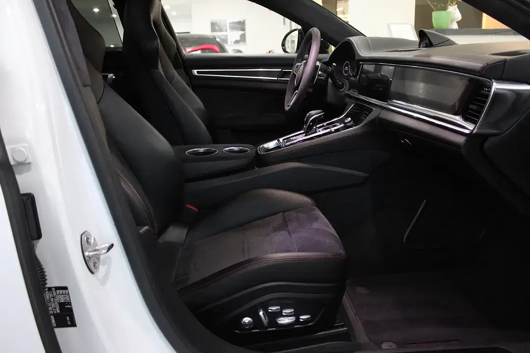 Porsche Panamera Sport Turismo GTS - Thumbnail 14
