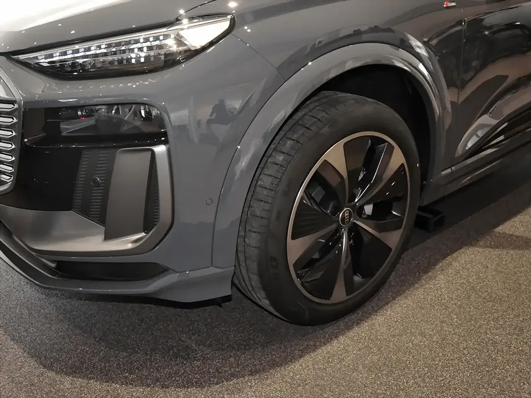Audi Q6 e-tron quattro Matrix LED - Thumbnail 3