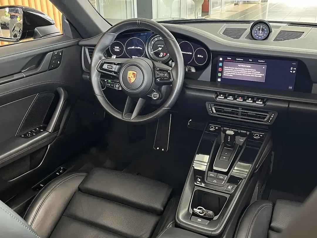 Porsche 911 Sport Chrono Carrera 4 GTS - Thumbnail 12