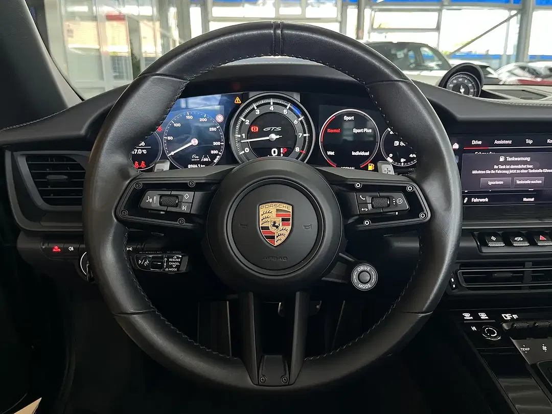 Porsche 911 Sport Chrono Carrera 4 GTS - Thumbnail 13
