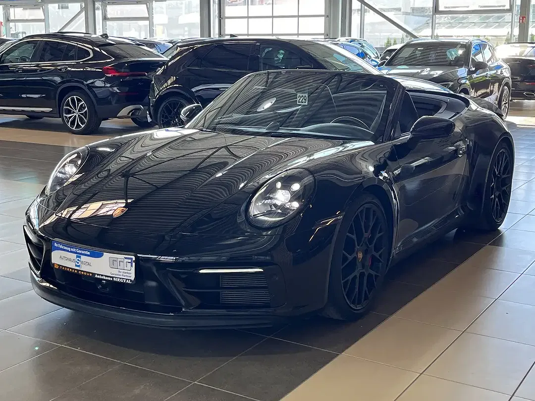 Porsche 911 Sport Chrono Carrera 4 GTS - Thumbnail 3