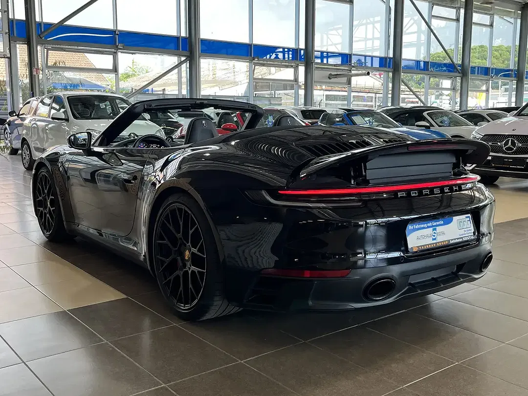 Porsche 911 Sport Chrono Carrera 4 GTS - Thumbnail 4