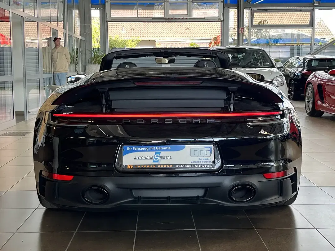 Porsche 911 Sport Chrono Carrera 4 GTS - Thumbnail 5