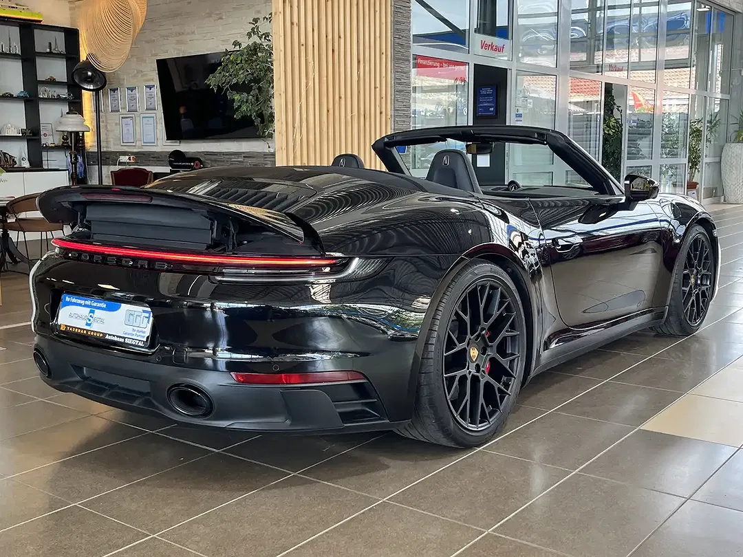 Porsche 911 Sport Chrono Carrera 4 GTS - Thumbnail 6