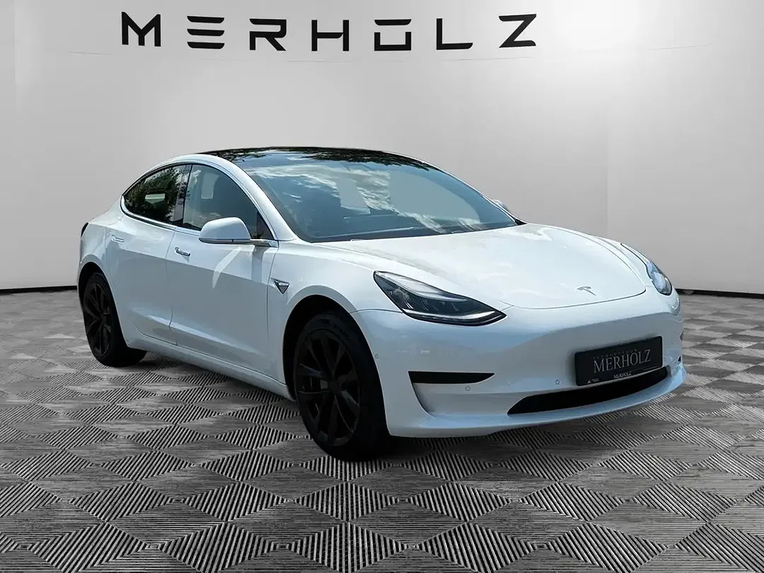 Tesla Model 3 Standard Range Plus Premium - Thumbnail 3