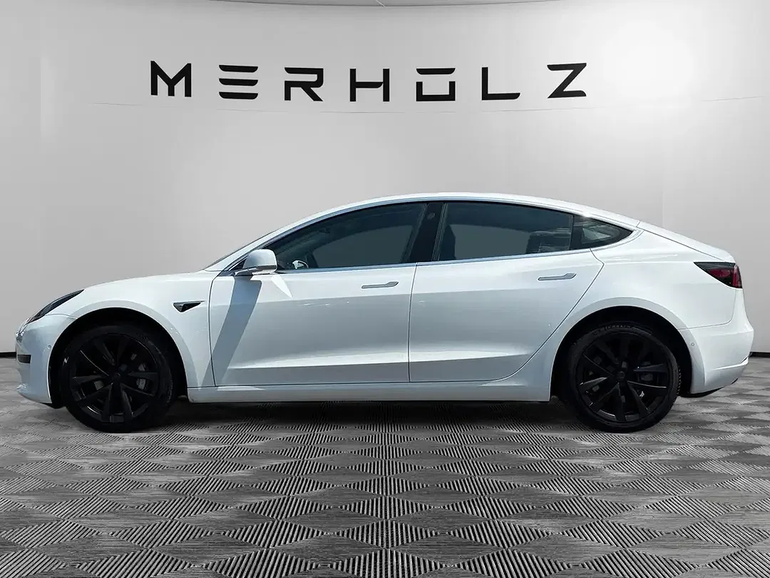 Tesla Model 3 Standard Range Plus Premium - Thumbnail 4