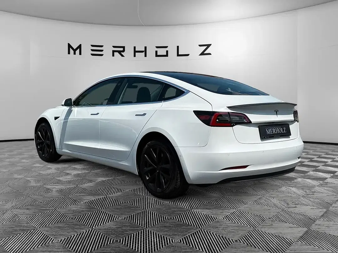 Tesla Model 3 Standard Range Plus Premium - Thumbnail 5