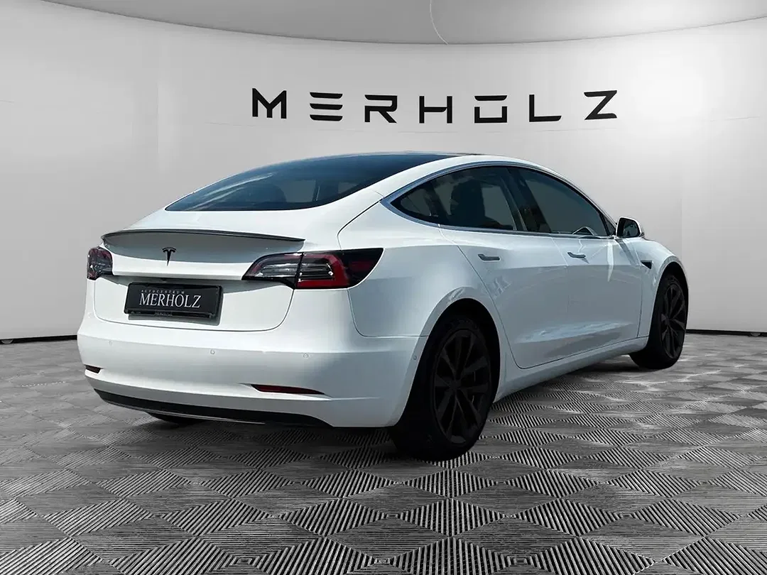 Tesla Model 3 Standard Range Plus Premium - Thumbnail 7