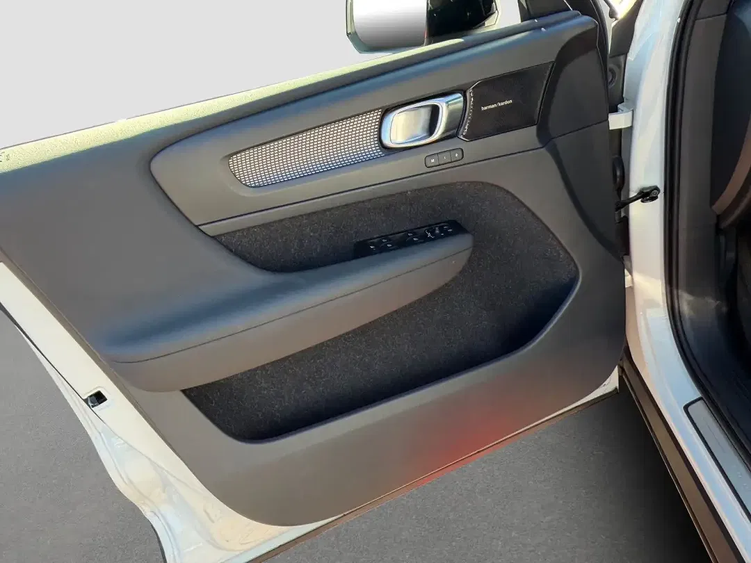 Volvo XC40 R-Design - Thumbnail 14