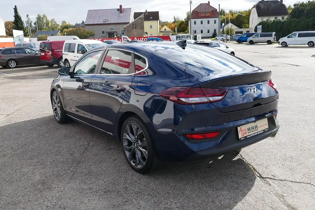 Hyundai i30 Fastback Premium - Thumbnail 3