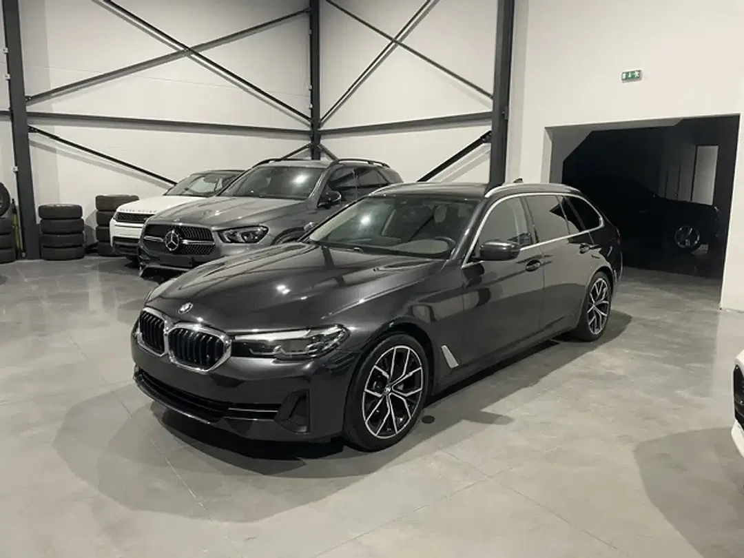 BMW 520 MHEV Touring - Thumbnail 1