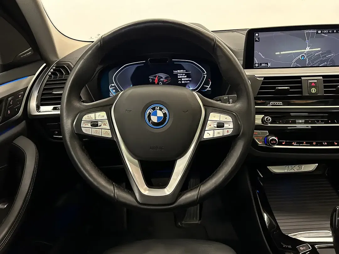 BMW iX3 - Thumbnail 6