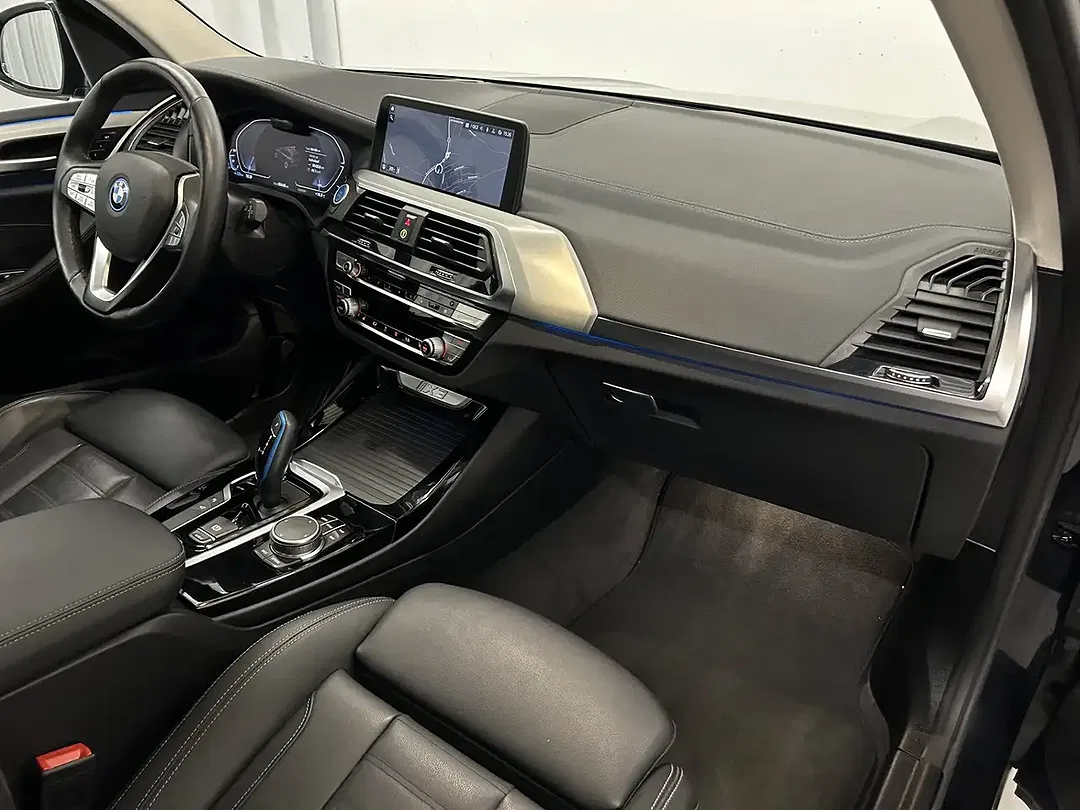 BMW iX3 - Thumbnail 5
