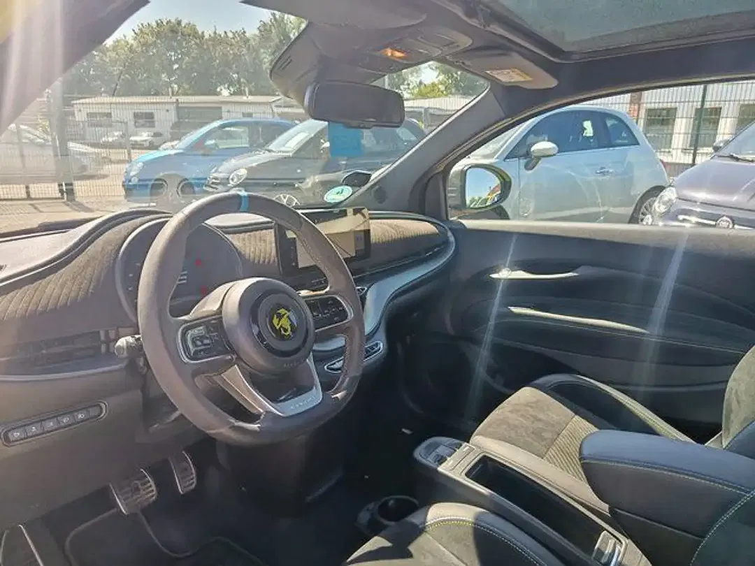 Abarth 500e Scorpionissima - Thumbnail 10