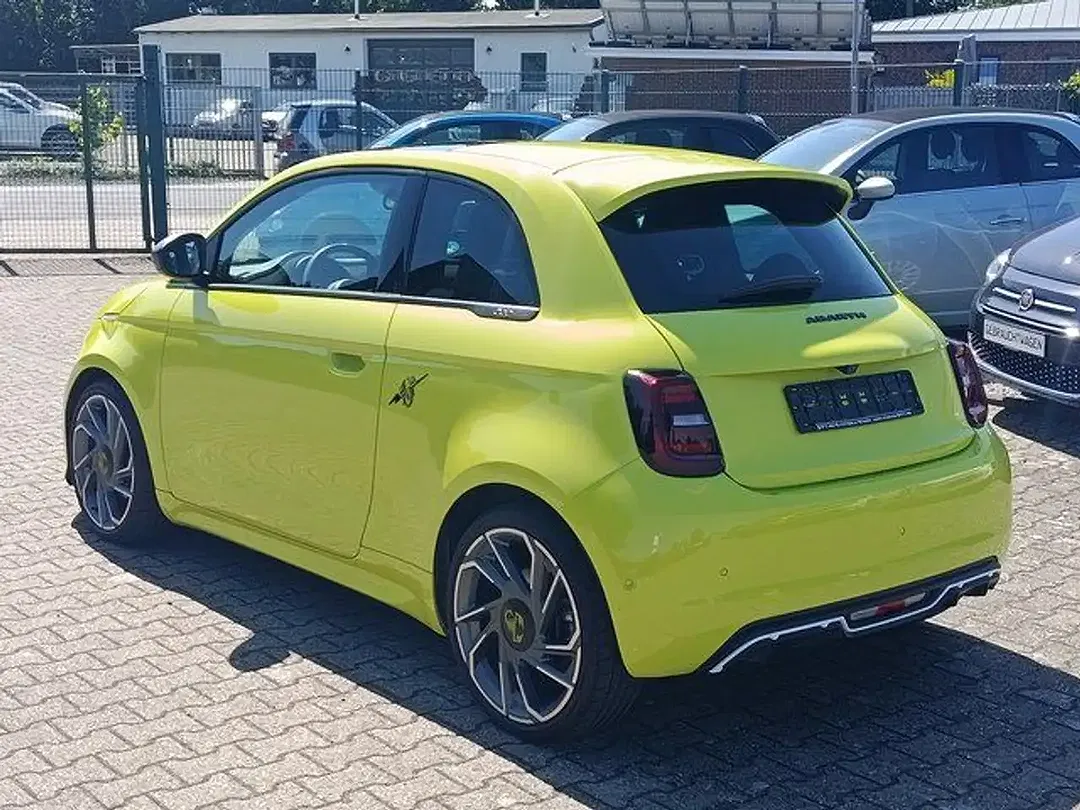 Abarth 500e Scorpionissima - Thumbnail 4