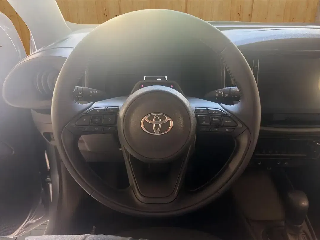 Toyota Aygo Hybrid Active - Thumbnail 11