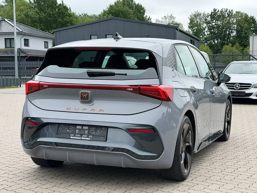 CUPRA Born - Thumbnail 3