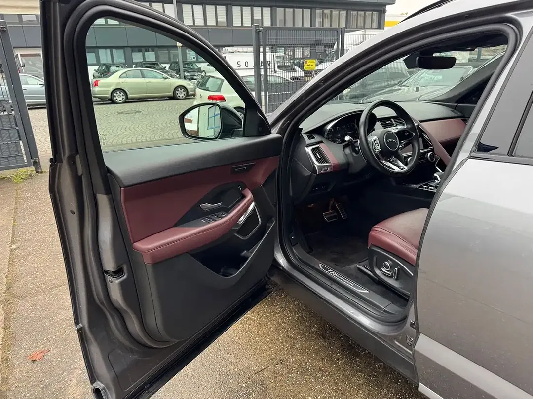 Jaguar E-Pace P300e 4x4 R-Dynamic Black - Thumbnail 9