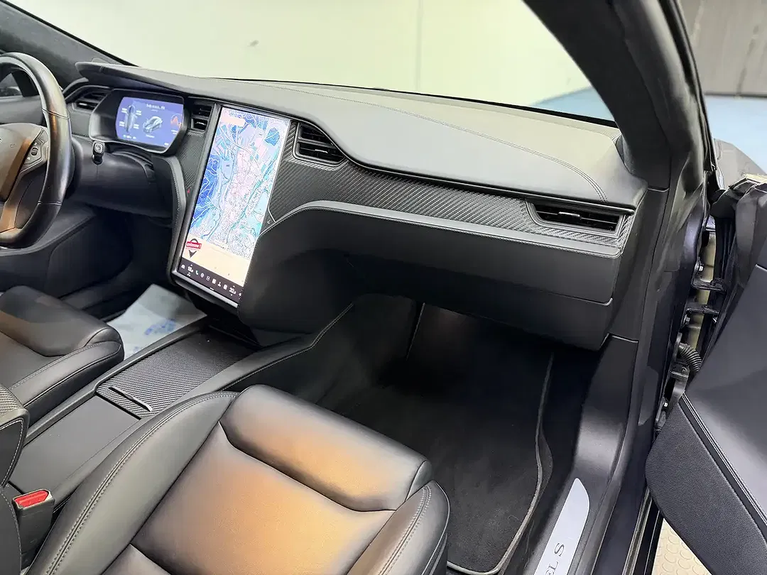 Tesla Model S - Thumbnail 11