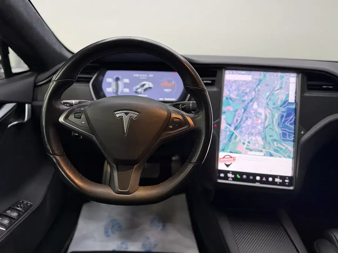 Tesla Model S - Thumbnail 14