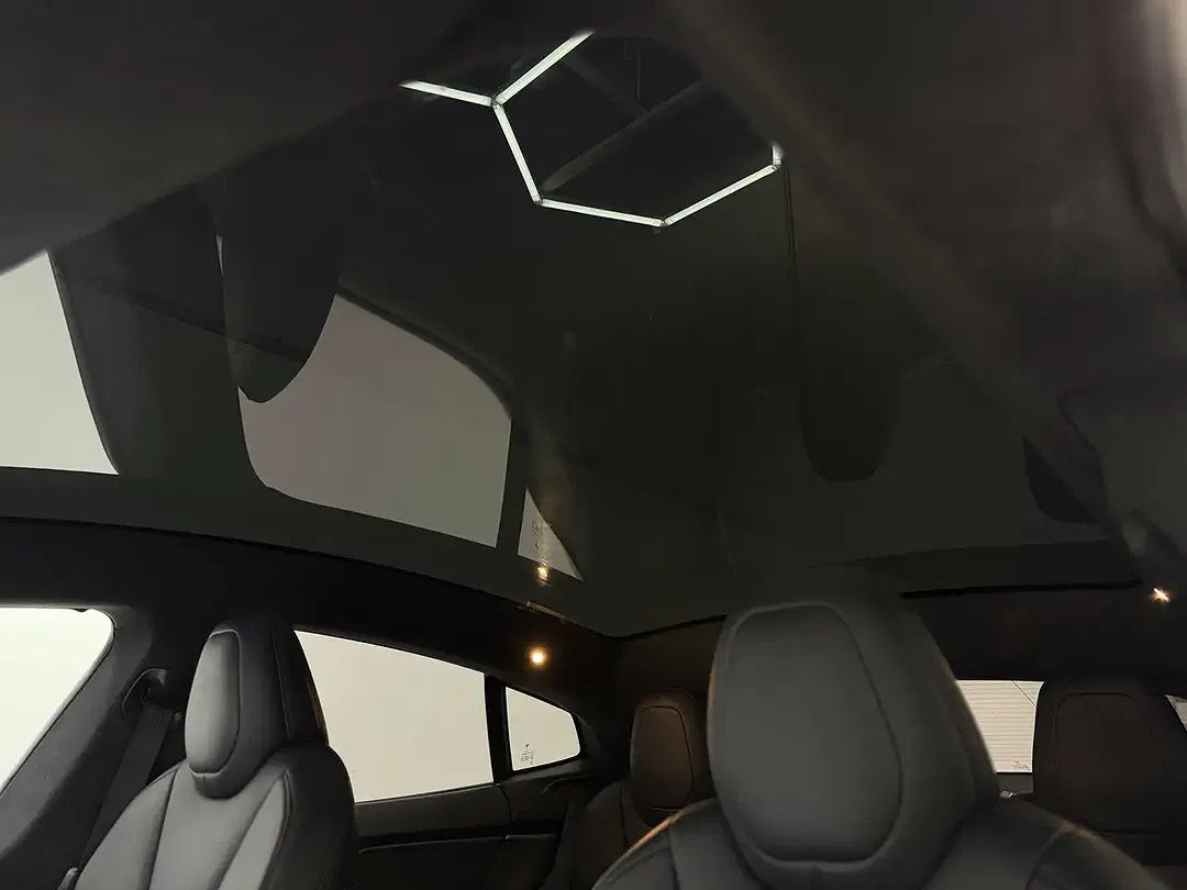 Tesla Model S - Thumbnail 28